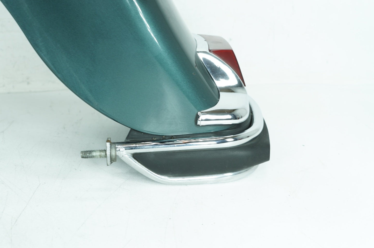 1999 - 2006 Harley-Davidson Touring Electra Glide Ultra Rear Wheel Fender & Turn Signals Bar 59579-01B