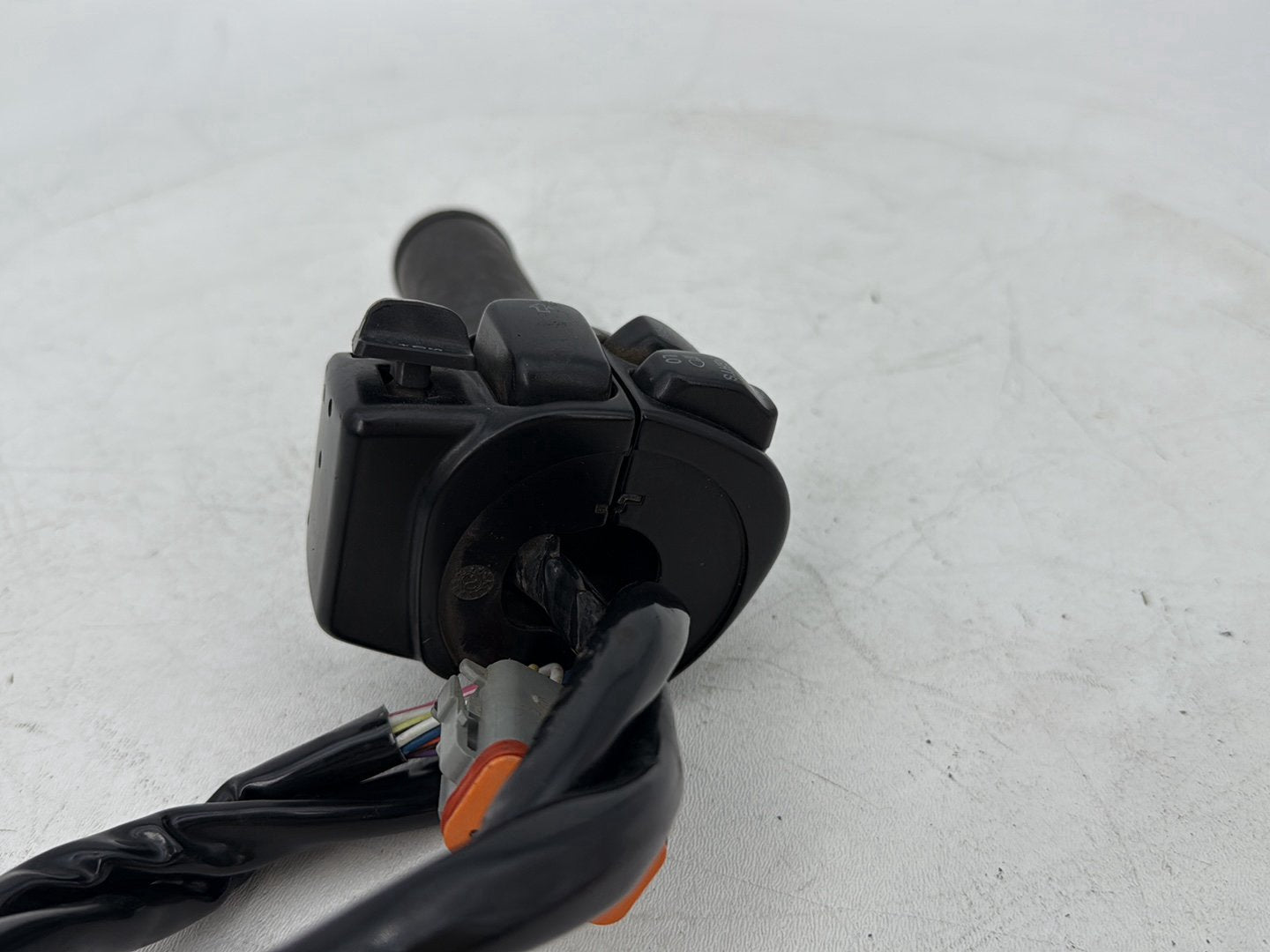 1999 - 2006 Harley-Davidson Touring Electra Glide Ultra Left Turn Signal Headlight Switches Controls 71685-06A
