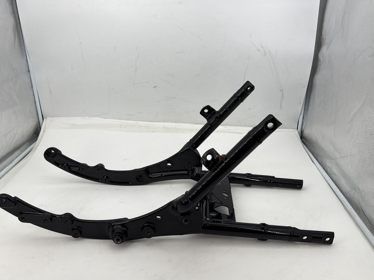 11 Harley Road King Touring Classic OEM Rear Back Sub Frame Rail Bar 48079-09BHP