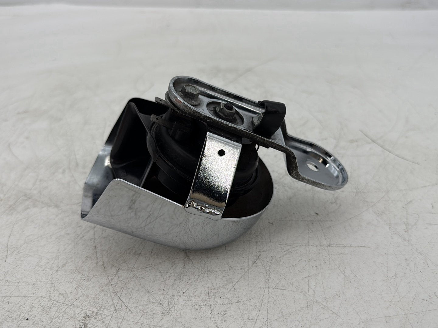 2008 Harley Dyna FXDL Low Rider Anniversary OEM Horn Signal Klaxon Chrome Cover