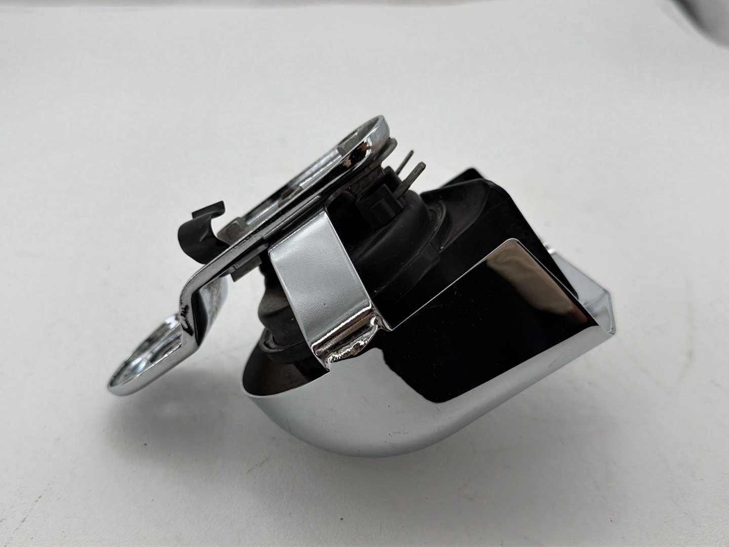 2011 Harley Heritage Softail Classic FLSTC OEM Horn Signal Klaxon Chrome Cover