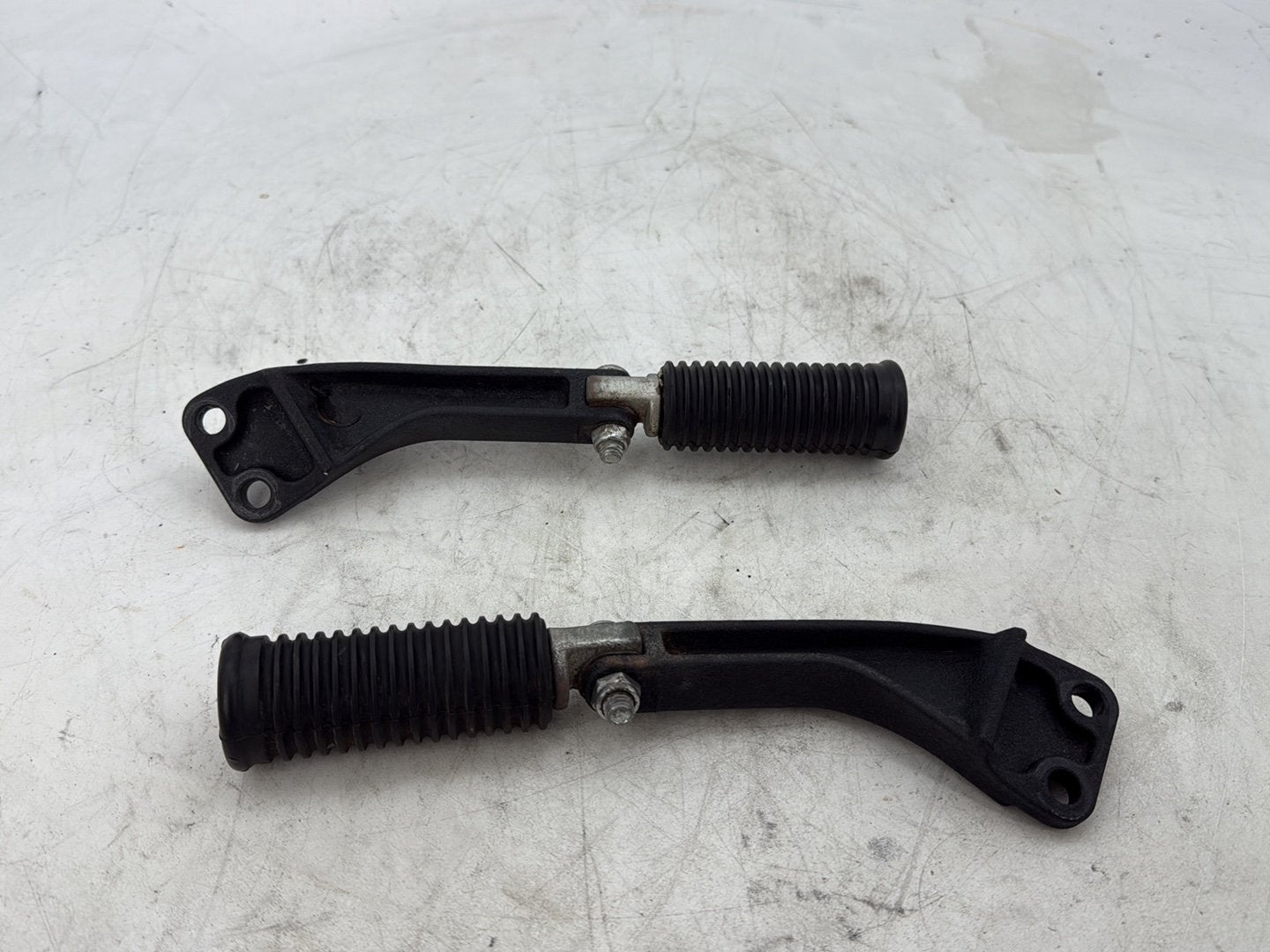 2012 Harley Dyna FXDF Fat Bob OEM Passenger Left & Right Foot Pegs