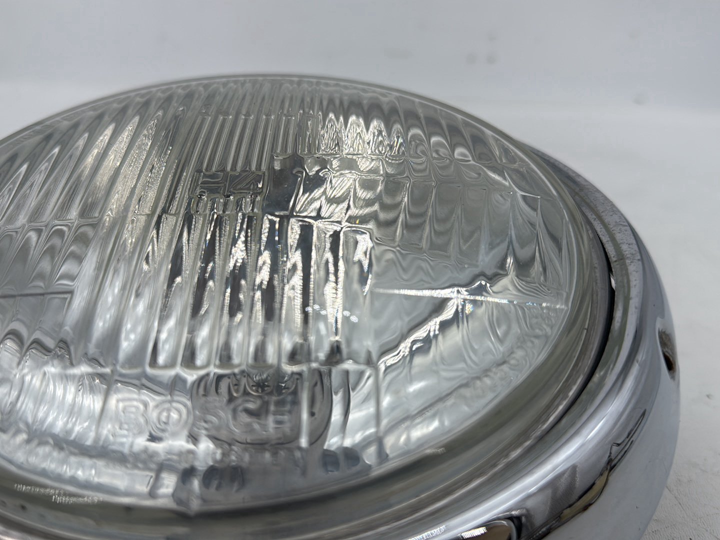 1999 - 2006 Harley-Davidson Touring Road King Police Headlight Headlamp Head Light Halogen  	67702-81A
