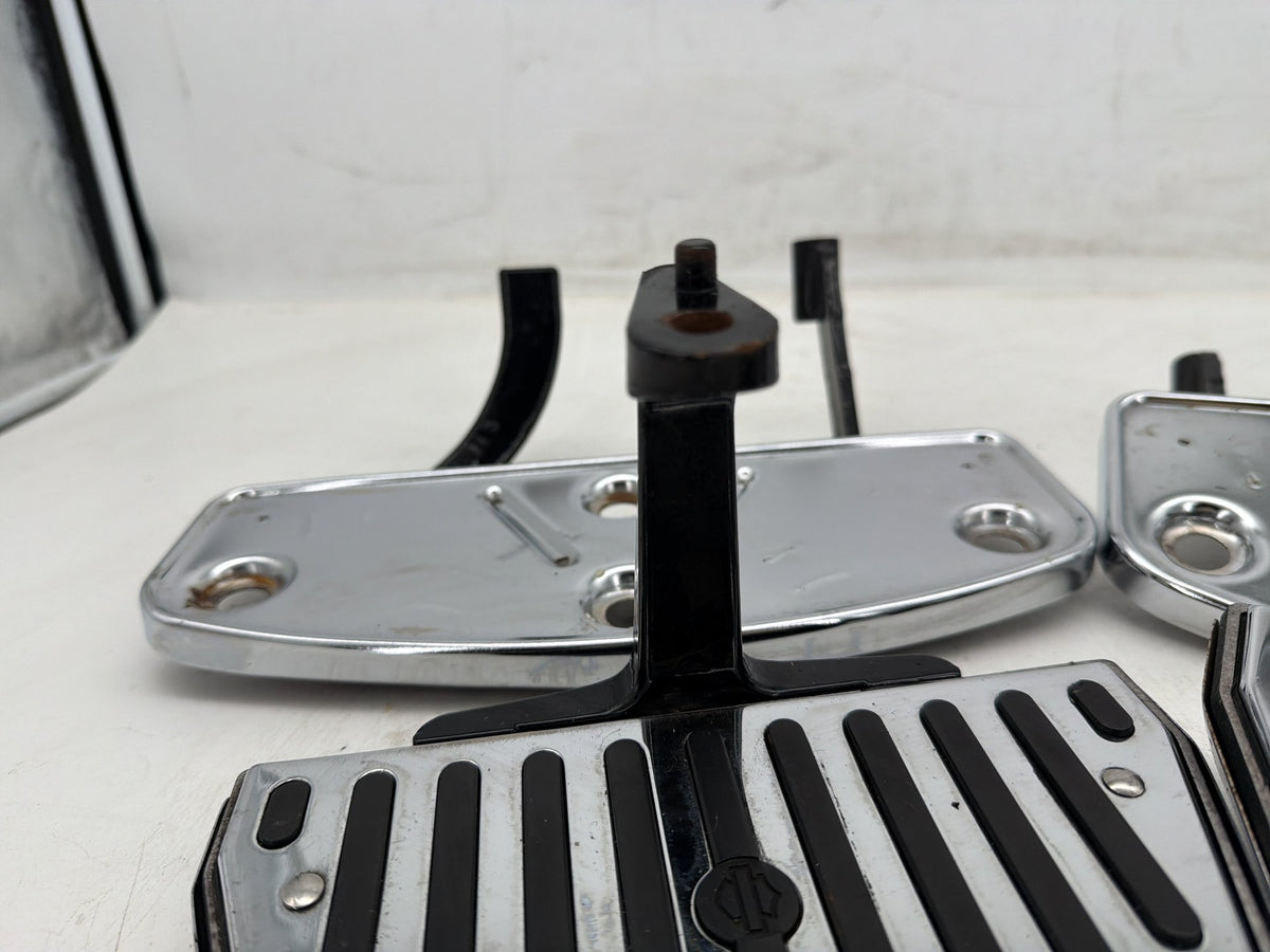 2004 Harley Electra Glide Touring Ultra OEM Left Right Driver & Pass Floorboard Foot Rest