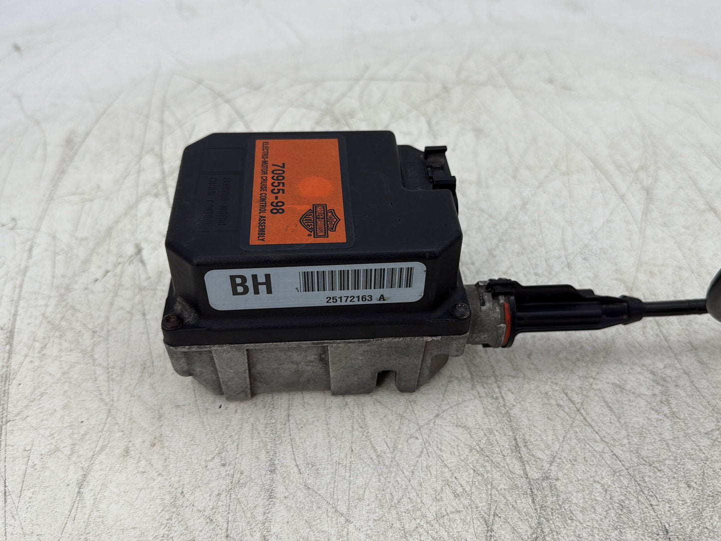 1998 Harley Touring FLHTCUI Electra Glide Ultra OEM Cruise Control Actuator 70955-98