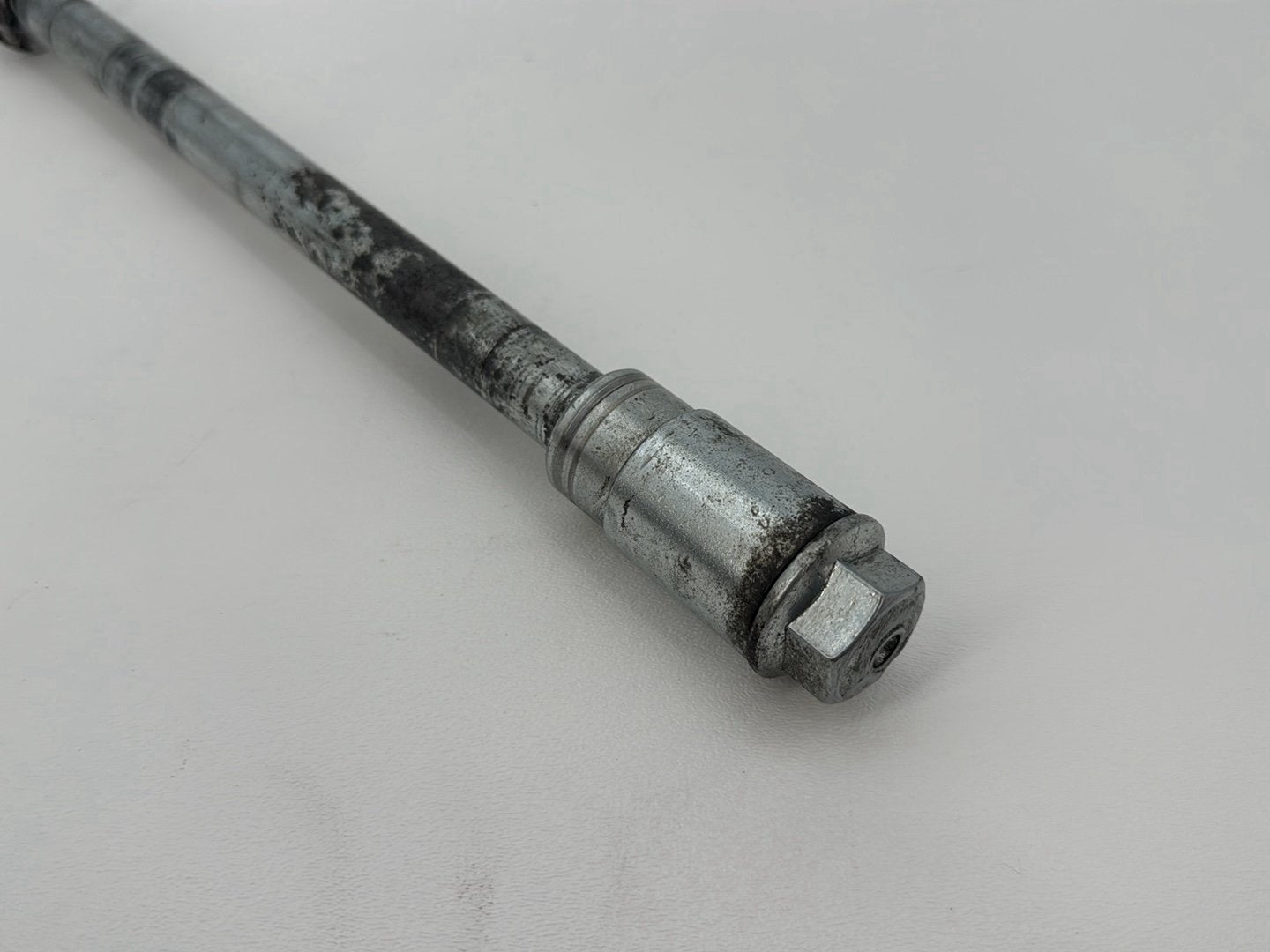 1999 - 2006 Harley-Davidson Dyna Wide Glide Rear Wheel Axle Bolt Shaft 41114-90