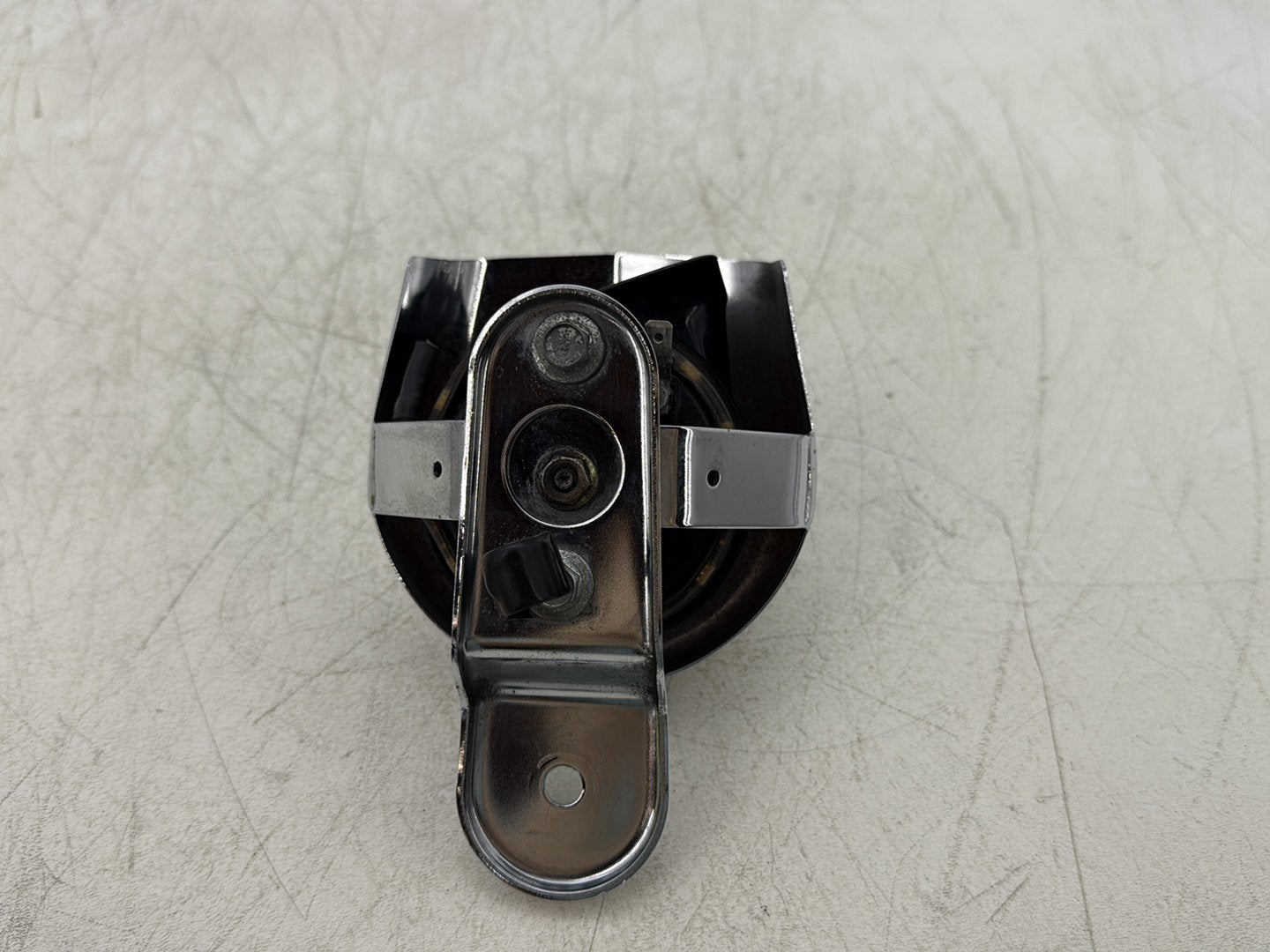 2004 Harley Dyna Super Glide FXDI OEM Horn Signal Klaxon Chrome Cover