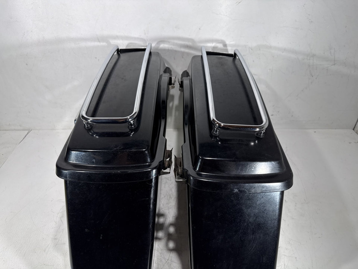 2012 Harley Electra Glide Touring Ultra OEM Left Right Saddlebags Luggage NOKey
