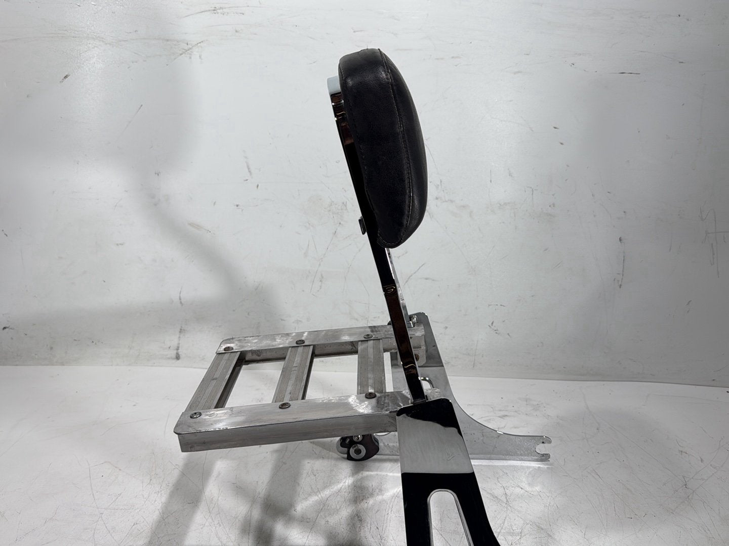 2008 Harley Dyna Fat Bob FXDF OEM Rear Sissy Bar w/ Backrest Cushion Pad