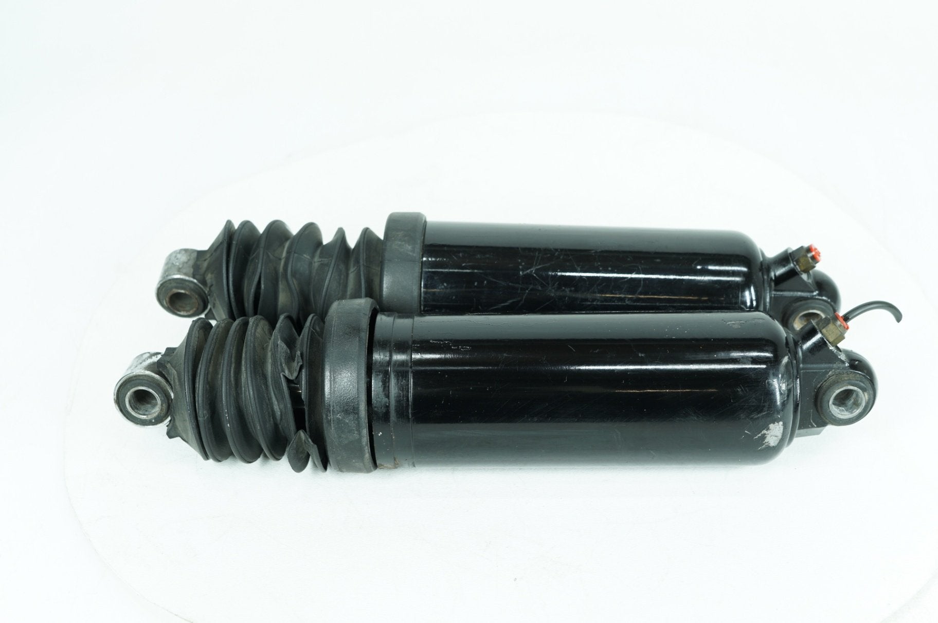 2012 Harley Touring Road Glide Custom Rear Left Right Shock Absorbers Low 12"