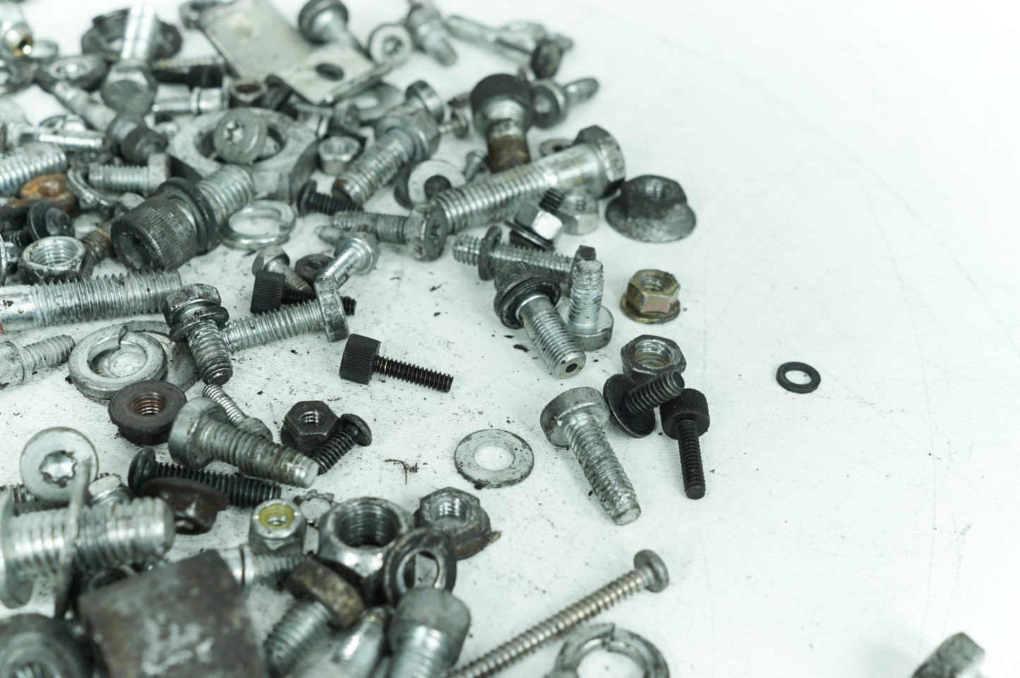 1999 - 2006 Harley-Davidson Touring Electra Ultra Classic Hardware Bolts Nuts & Brackets