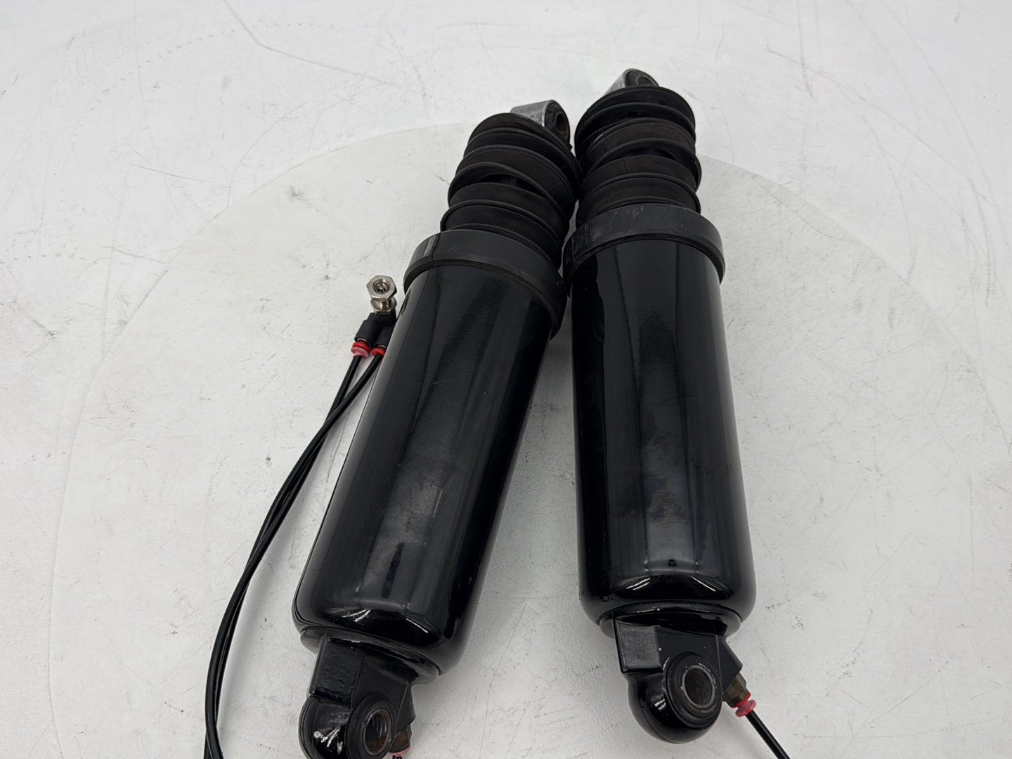 1999 - 2006 Harley-Davidson Touring CVO Screamin Eagle Road King Rear Left Right Shock Absorbers 54565-97C