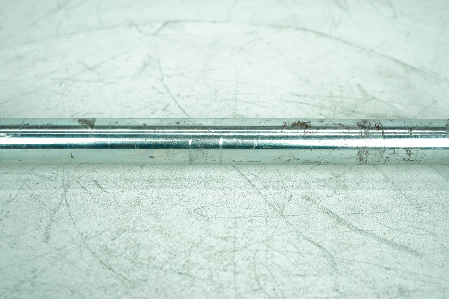 2007 - 2016 Harley-Davidson Touring CVO Street Glide Screamin Rear Wheel Axle Bolt Shaft 41056-09