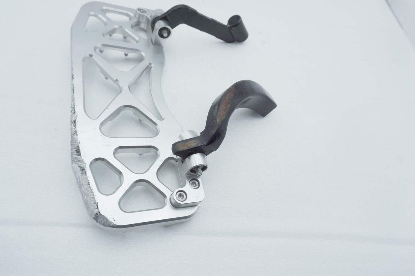 1999 - 2006 Harley-Davidson Touring Electra Glide Right Driver 1 Floorboard Foot Rest Aftermarket MX Style Wide Billet