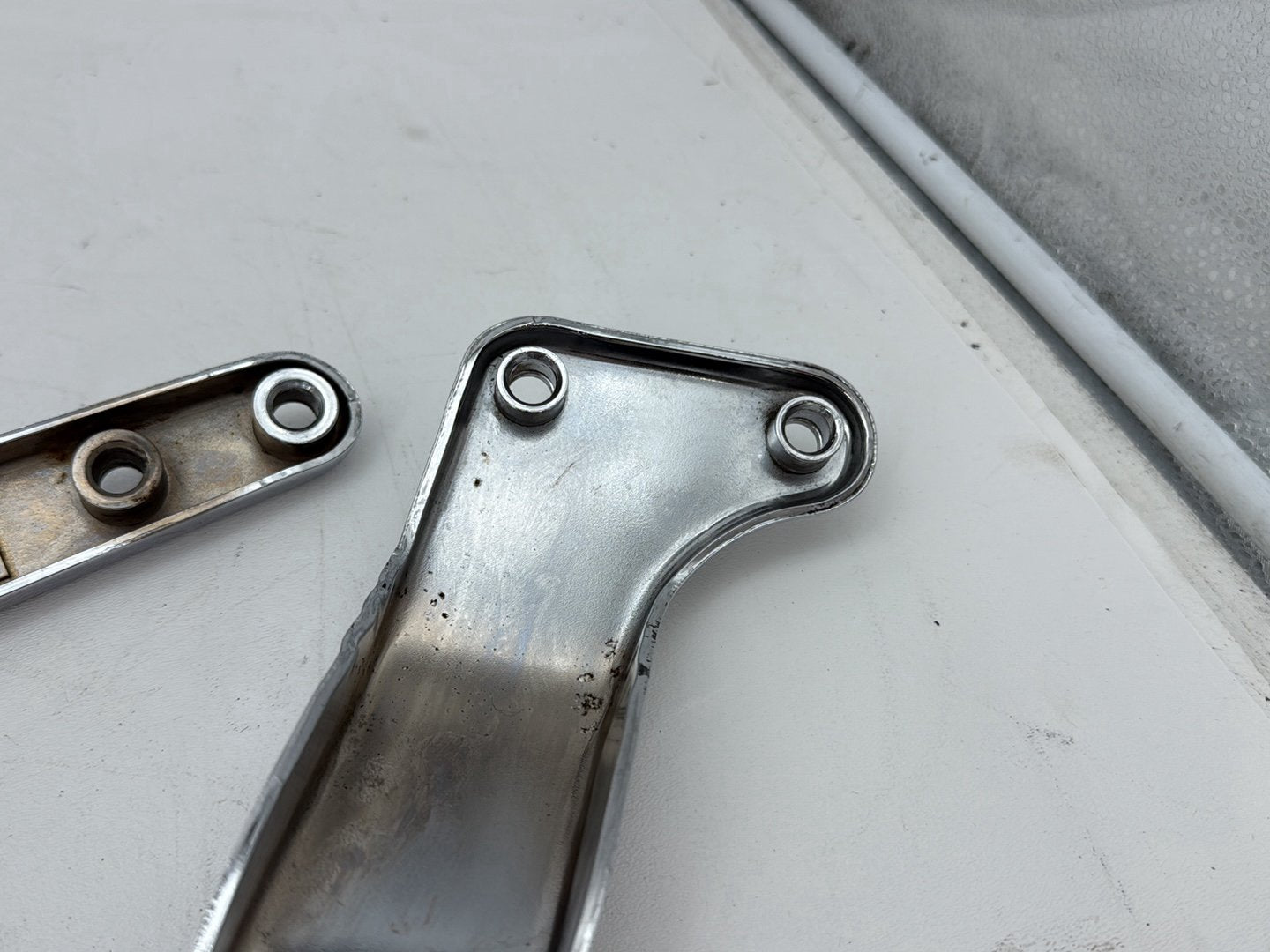 1998 Harley Softail Custom FXSTC OEM Rear Left & Right Fender Support Bracket
