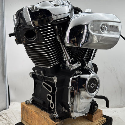 17 Harley Road Glide Touring OEM Milwaukee M8 107 Engine Motor Air Cooled 7 mi.
