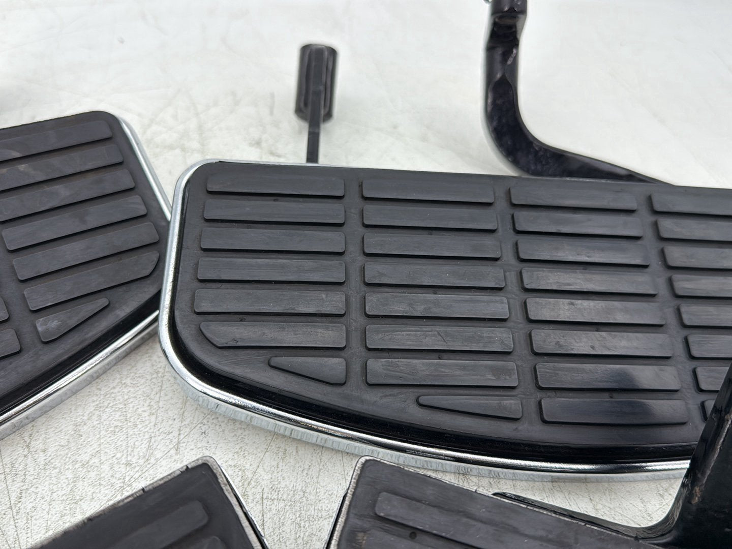 1998 Harley Touring FLHTCUI Electra Glide Ultra OEM Left Right Driver & Pass Floorboard Foot Rest