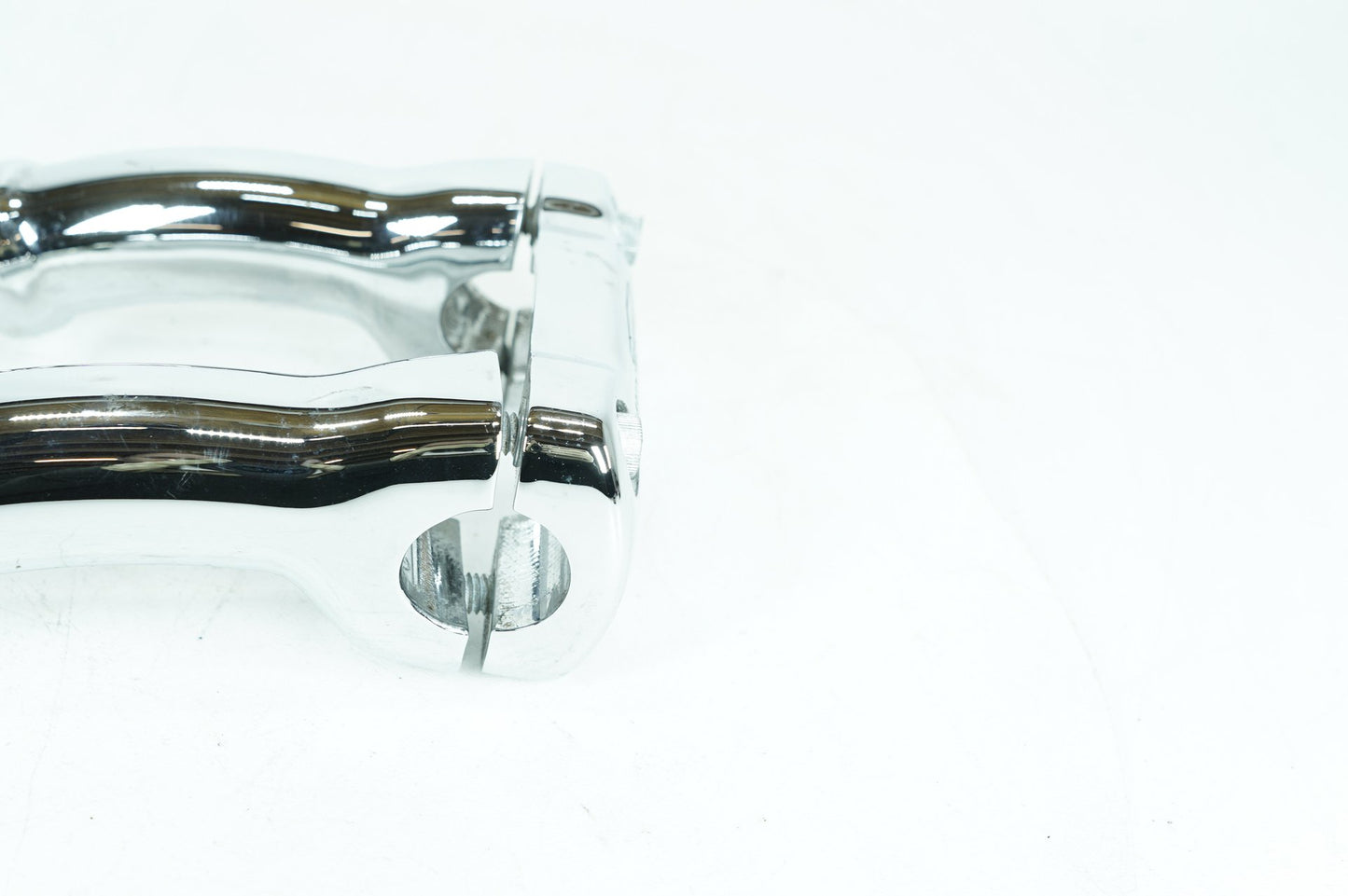 1999 - 2006 Harley-Davidson Softail Deluxe Front Handlebar Riser Top Clamp Chrome 55903-05