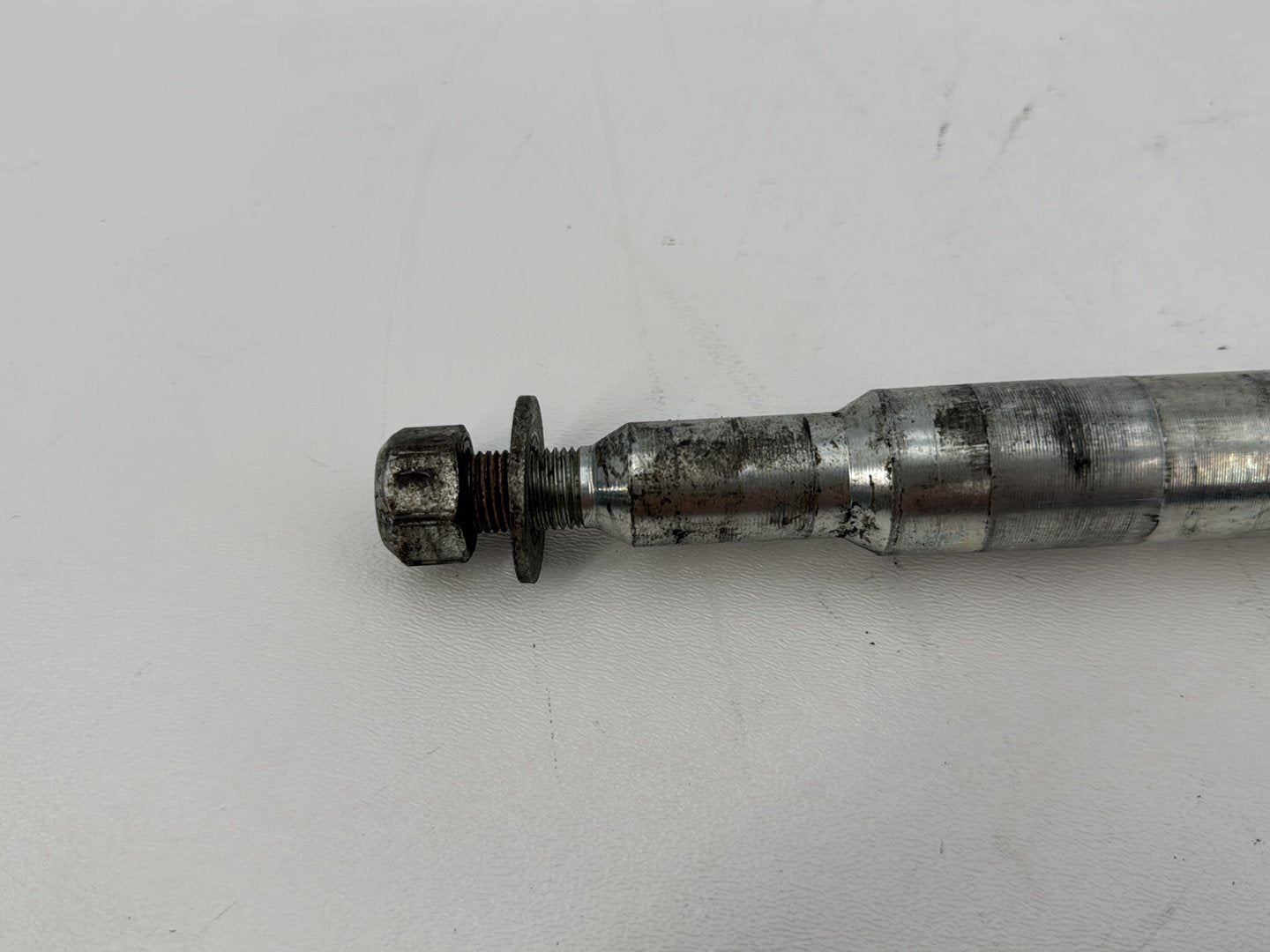 1999 - 2006 Harley-Davidson Touring Electra Glide Classic Front Wheel Axle Bolt Shaft 43364-00