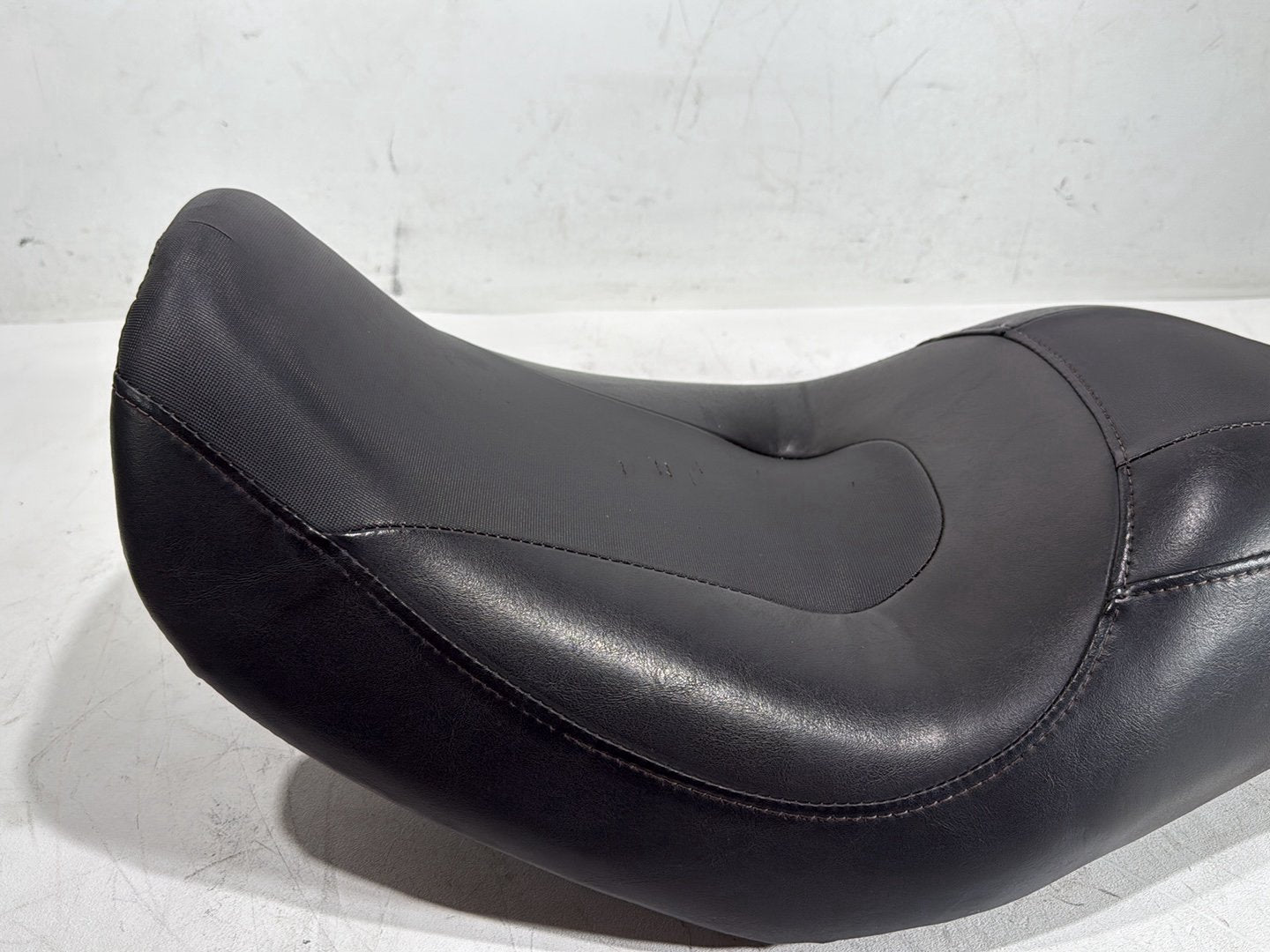 2008 Harley Dyna Fat Bob FXDF OEM Passenger Rider Driver Seat Saddle
