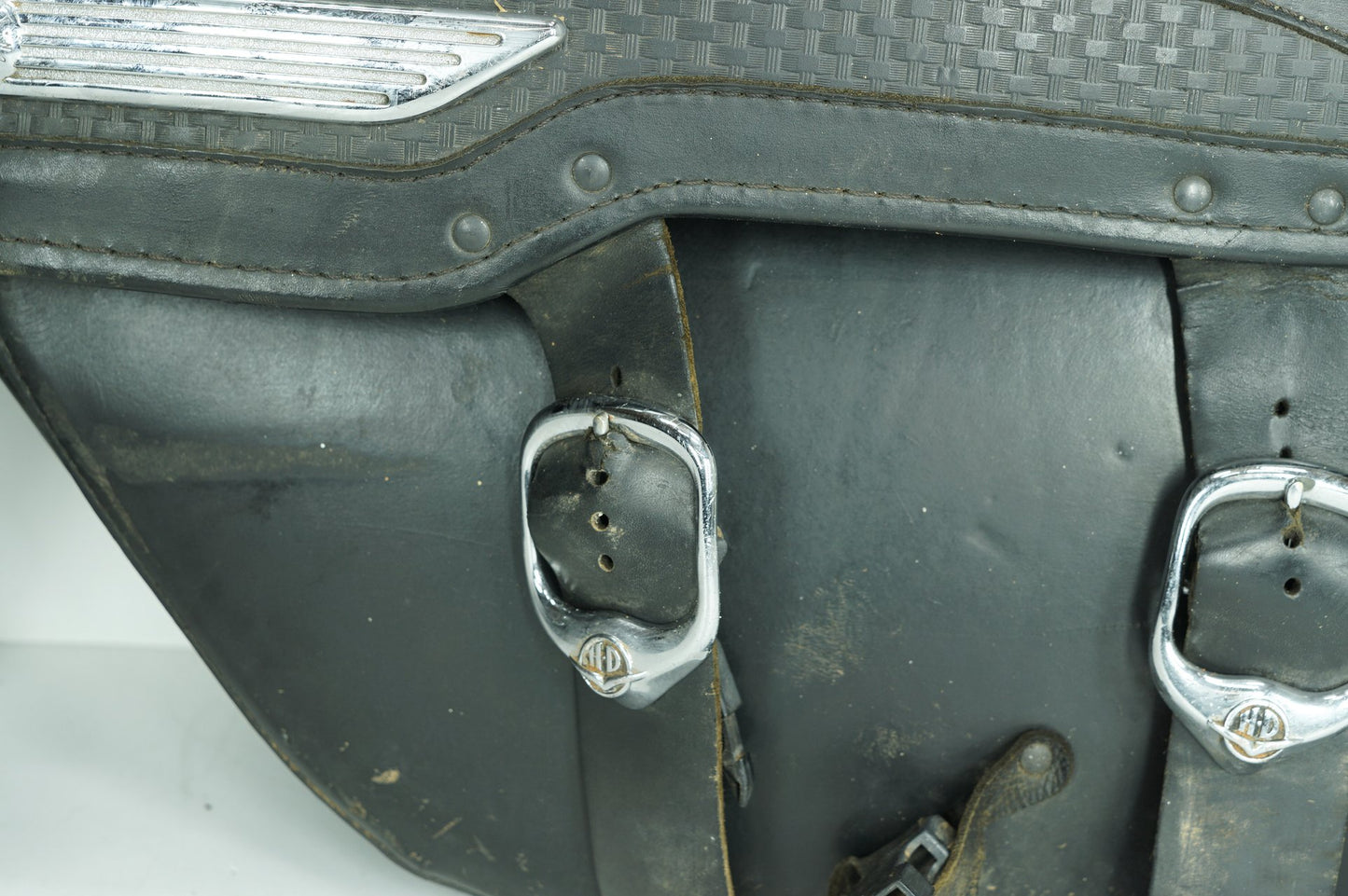 1999 - 2006 Harley-Davidson Softail Fat Boy Rear Left Right Saddlebags Luggage Leather 91139-98A