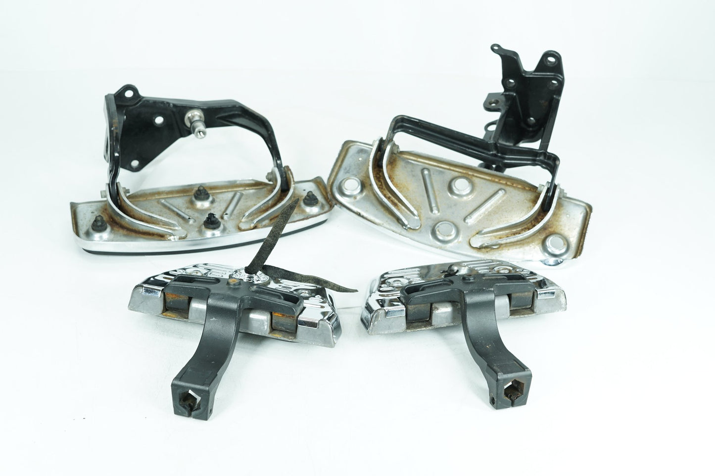 2007 - 2012 Harley-Davidson Softail Heritage Classic Left Right Driver & Pass Floorboard Foot Rest  	42431-00B