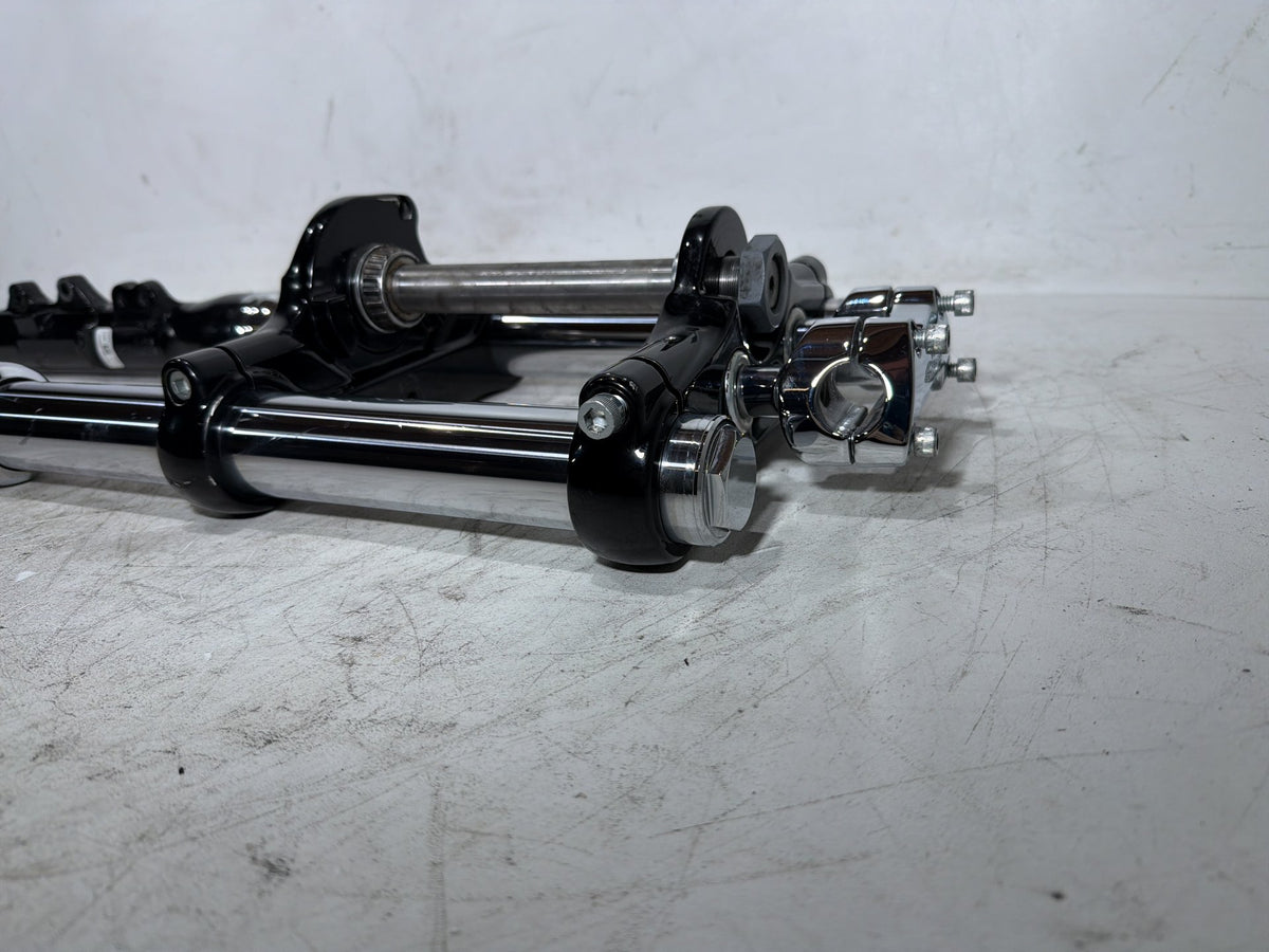 2017 Harley Dyna Street Bob OEM Front Triple Tree Set & LH RH Fork Legs Sliders