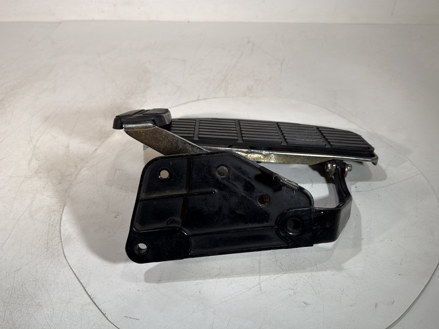 1986 - 1998 Harley-Davidson Softail Heritage Classic Right Driver 1 Floorboard Foot Rest 42431-87A , 42407-87C