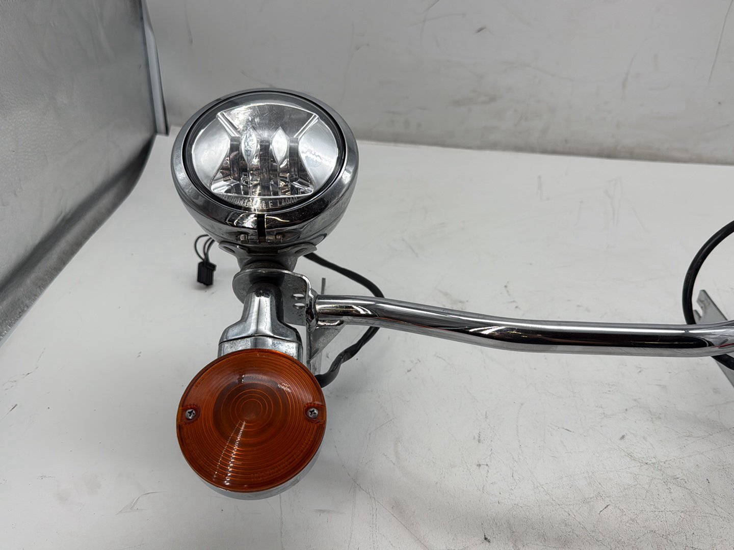 2006 Harley Touring FLHTCI Electra Glide Classic OEM Front Turn Signal Indicators Aux Light Bar