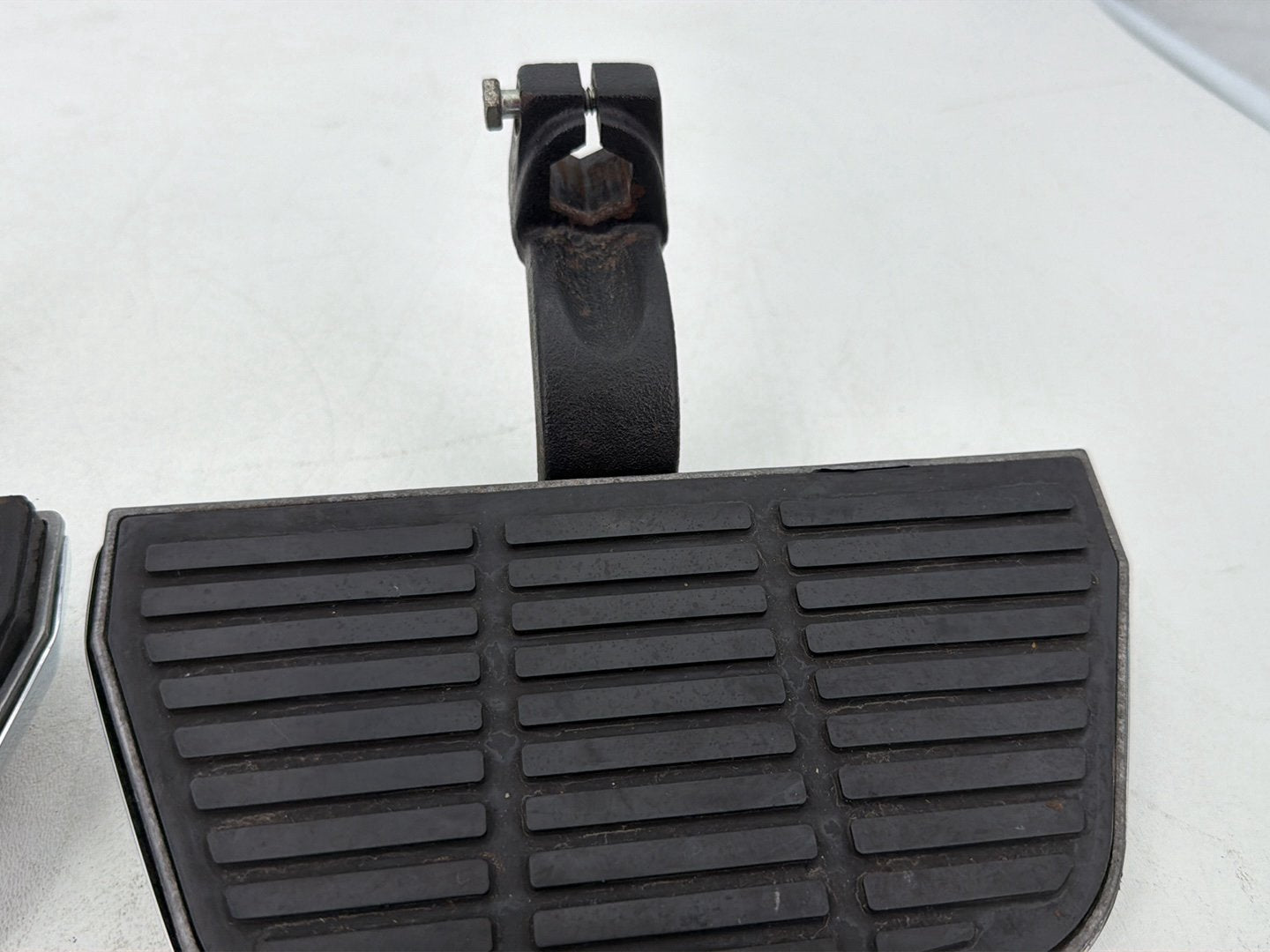 1986 - 1998 Harley-Davidson Softail Heritage Classic Left & Right Passenger Floorboard Foot Rest 50602-89B
