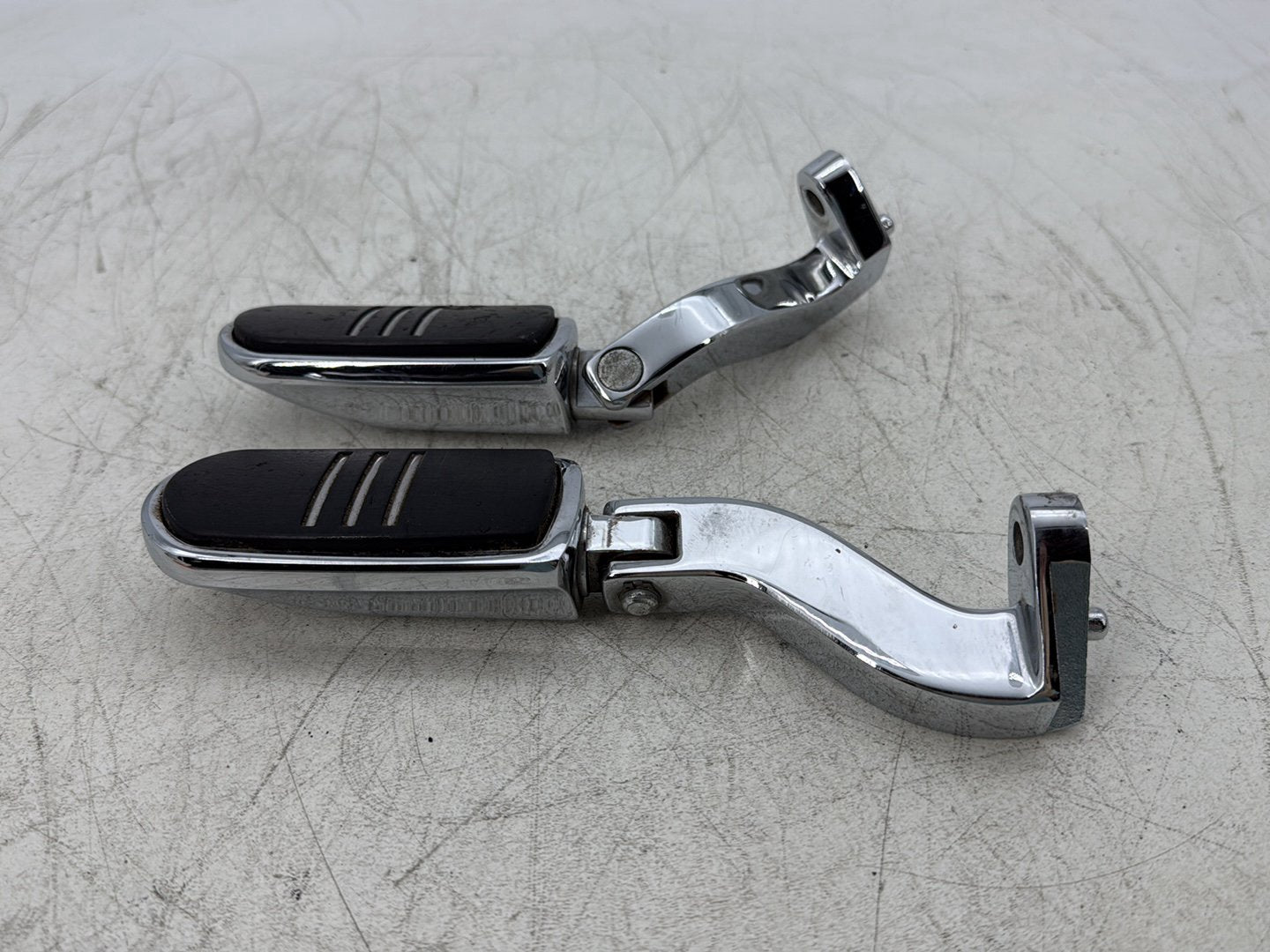 2015 Harley Road Glide Touring FLTRXS OEM Passenger Left & Right Foot Pegs