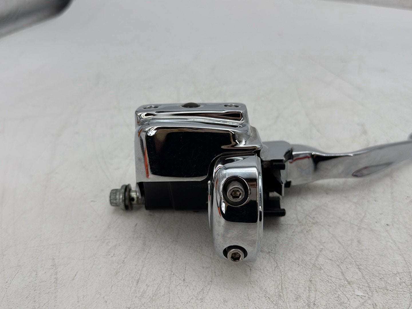 2000 Harley Dyna FXDWG Wide Glide OEM Front Right Brake Lever Master Cylinder
