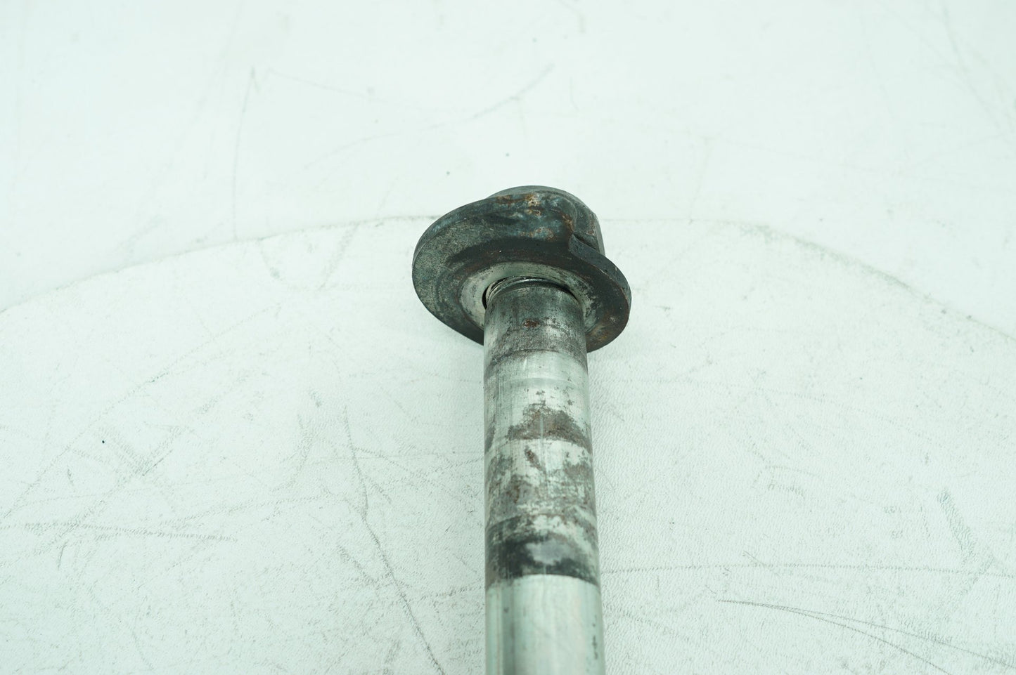 2007 - 2011 Harley-Davidson Touring Electra Glide Ultra Rear Wheel Axle Bolt Shaft 41056-09