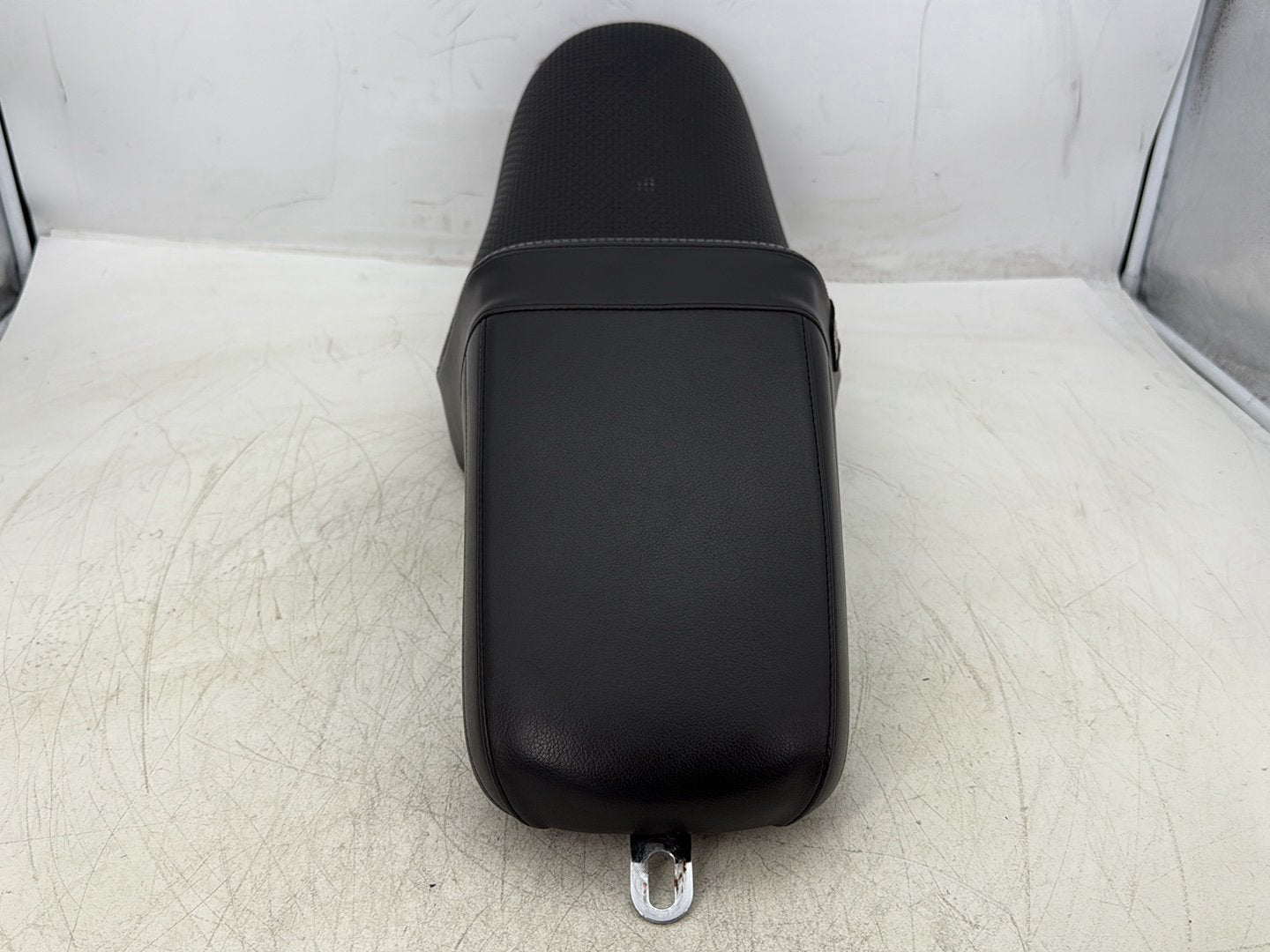 2004 Harley Dyna Super Glide FXDI Passenger Driver Seat Saddle Le Pera Tailwhip