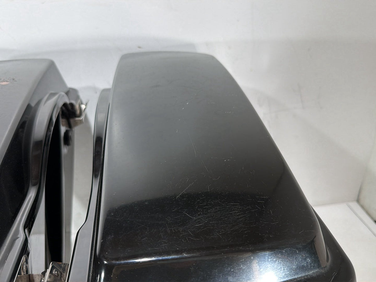 2010 Harley Road King Touring Classic OEM Left Right Saddlebags Luggage NOKey