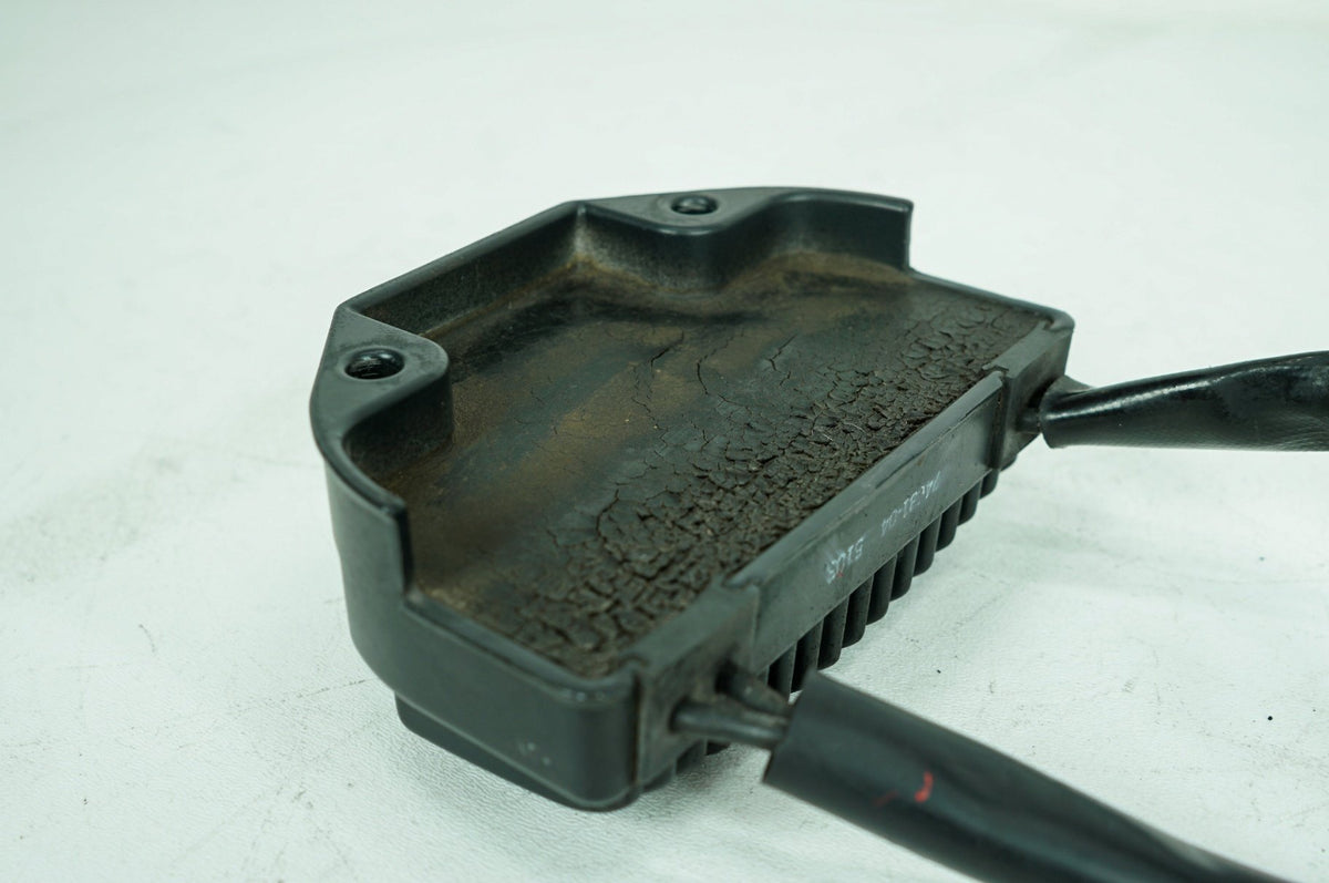 2004 Harley Dyna FXDWG Wide Glide OEM Voltage Regulator Rectifier