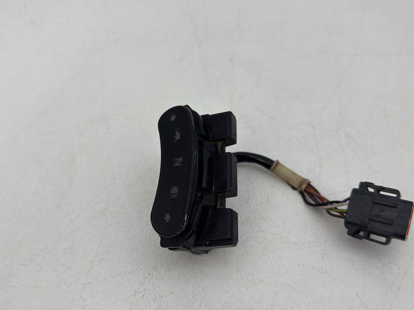 Harley-Davidson Misc  Dash Indicator Lamp Wire Plug In 68892-00A