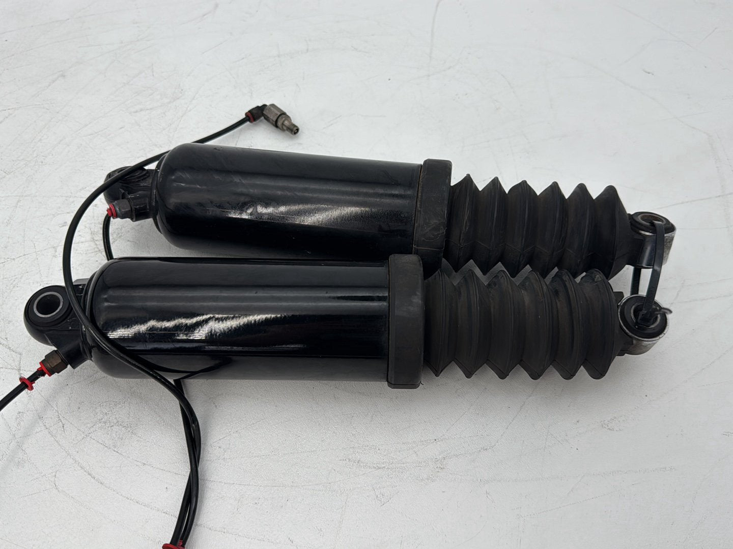 1999 - 2006 Harley-Davidson Touring Electra Glide Classic Rear Left Right Shock Absorbers 54565-97A
