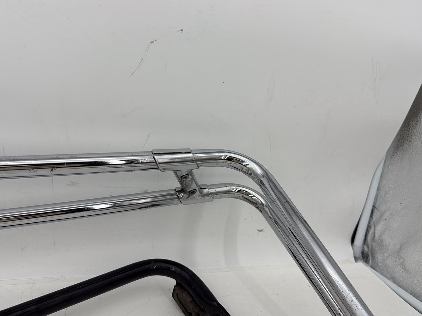 1999 - 2006 Harley-Davidson Touring Electra Glide Rear Right Saddlebag Guard Rails Bar 49193-93
