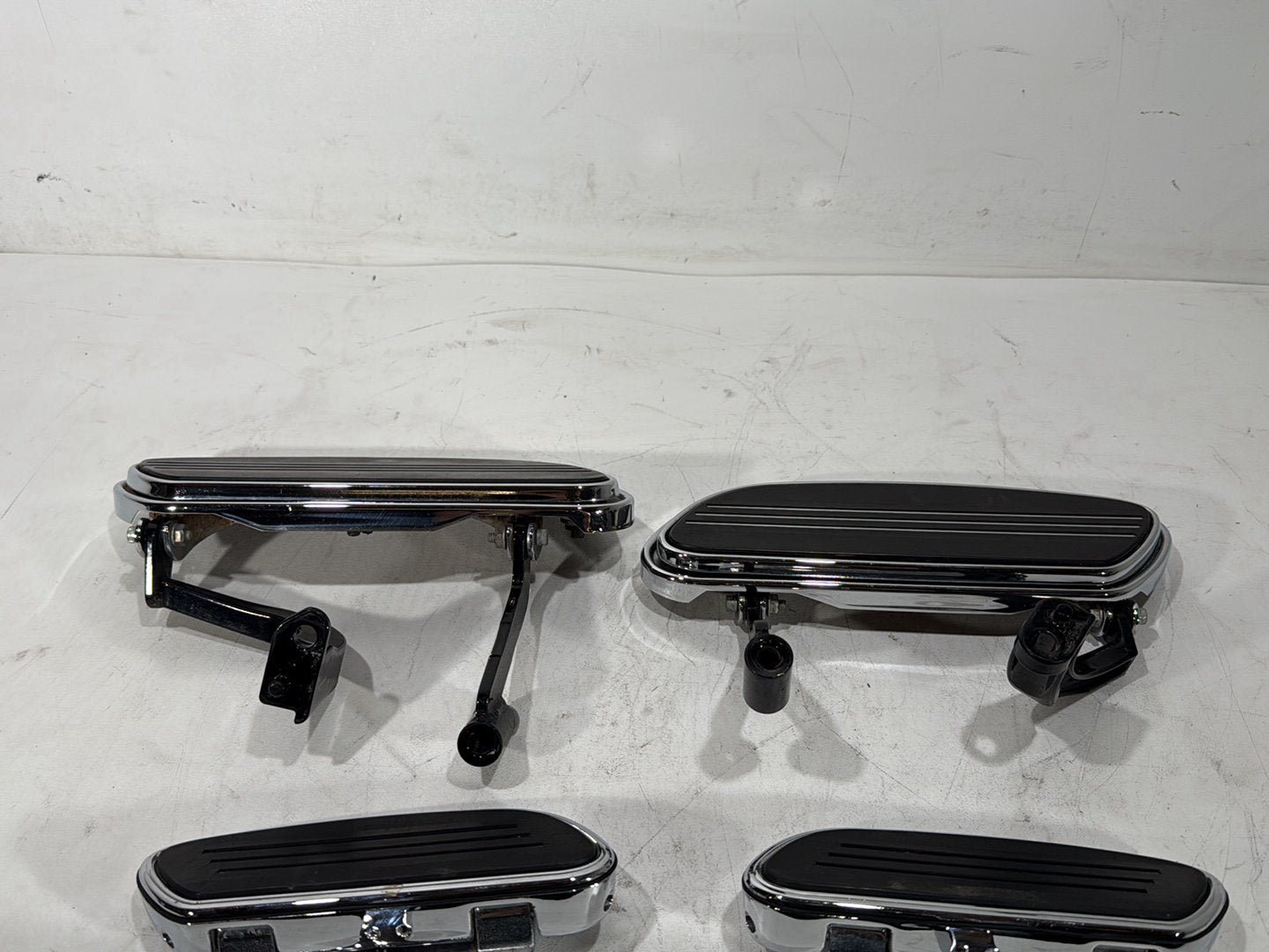 2010 Harley Street Glide Touring FLHX OEM Left Right Driver & Pass Floorboard Foot Rest