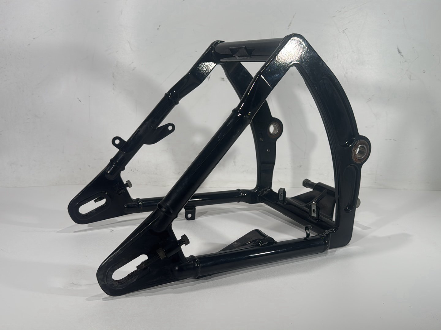 2004 Harley Softail FLSTC Heritage Classic OEM Rear Fork Swingarm Swing Arm