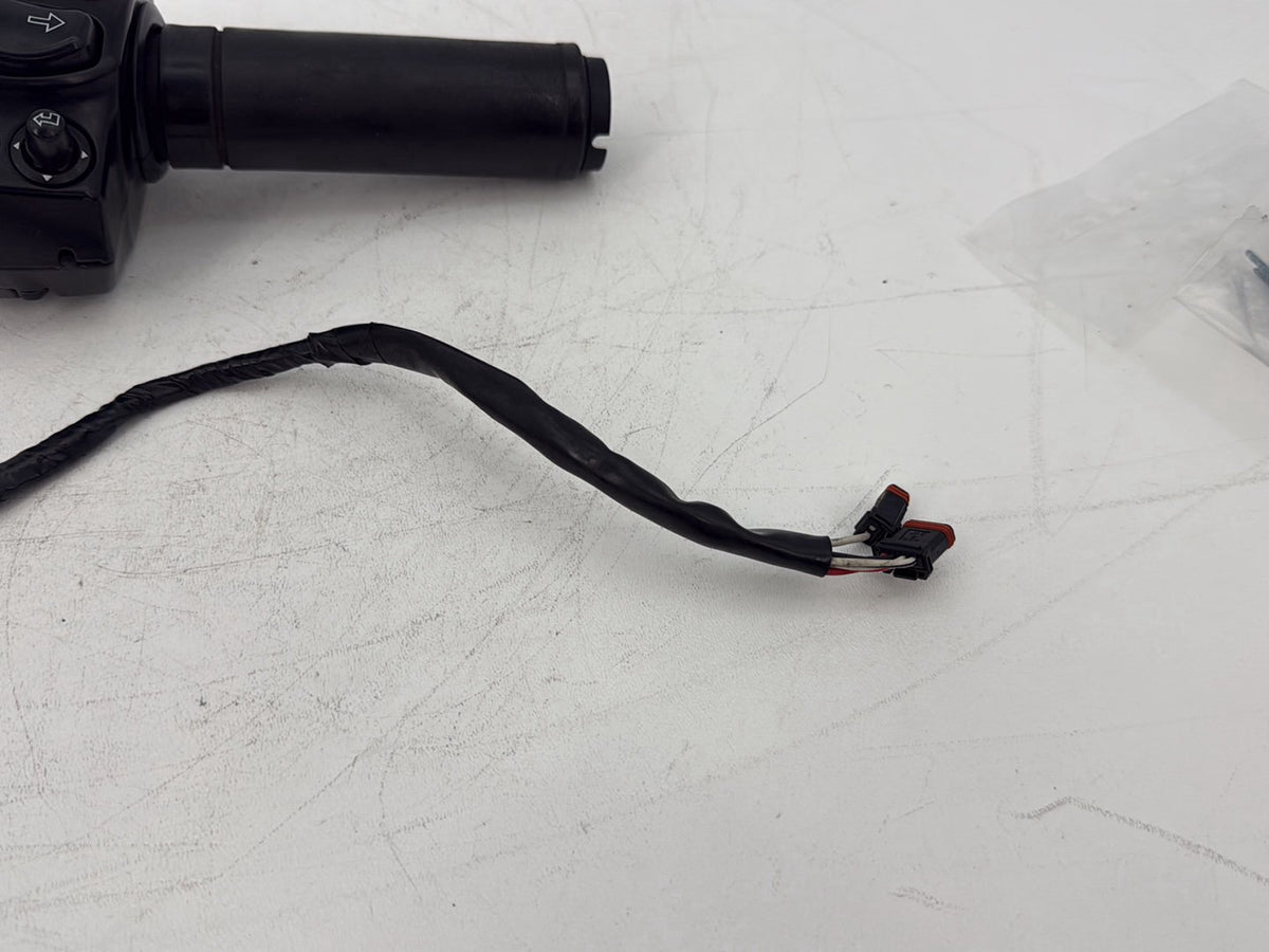 2015 Harley Touring Street Glide OEM Right Engine Start Kill Switches Controls