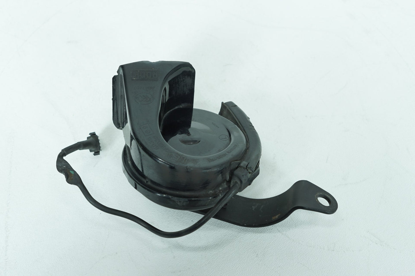 2007 - 2012 Harley-Davidson Touring Road Glide Signal Horn Klaxon Beep 69060-90F
