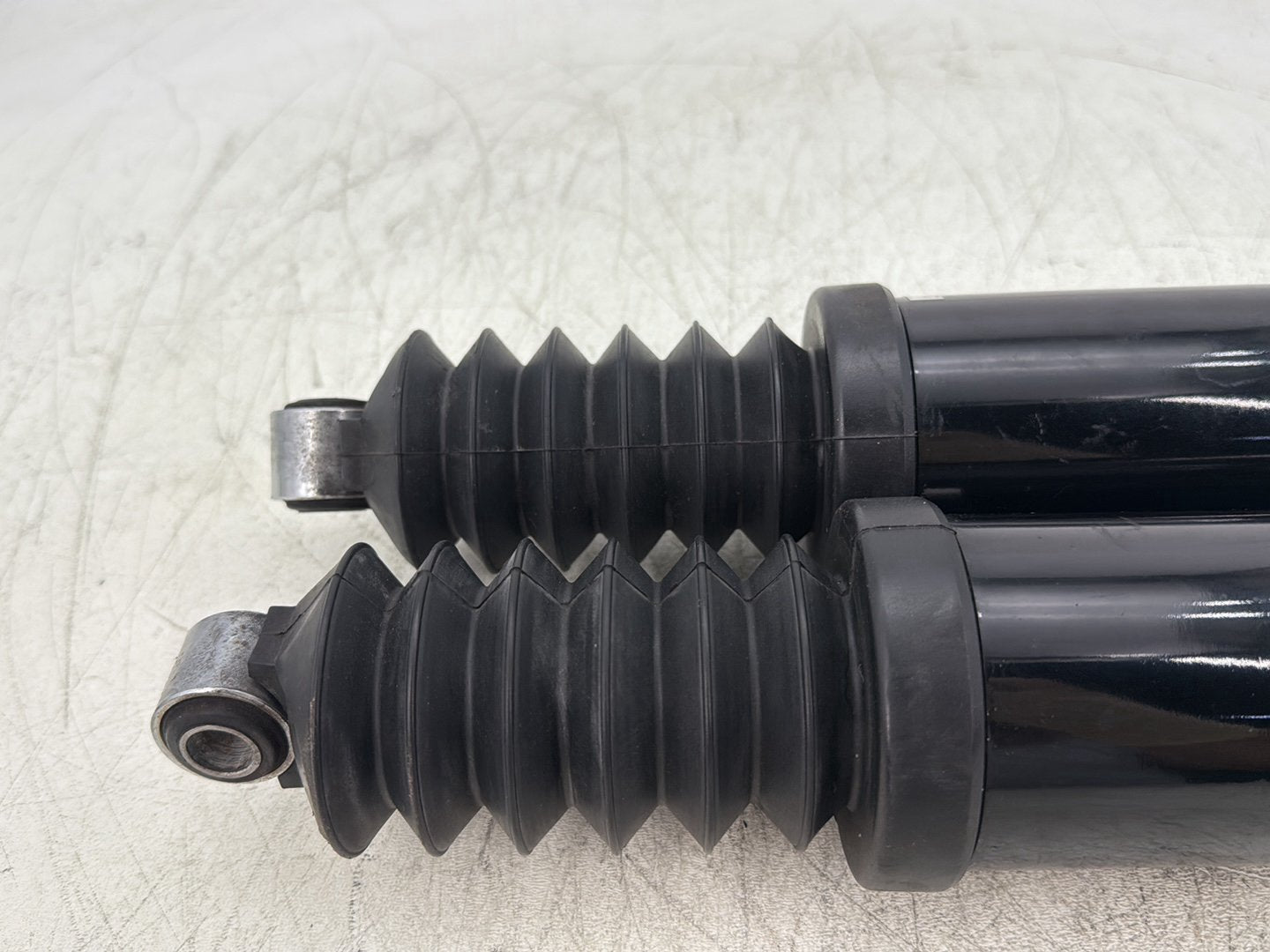 2006 Harley Road King Touring FLHRCI Classic OEM Rear Left Right Shock Absorbers