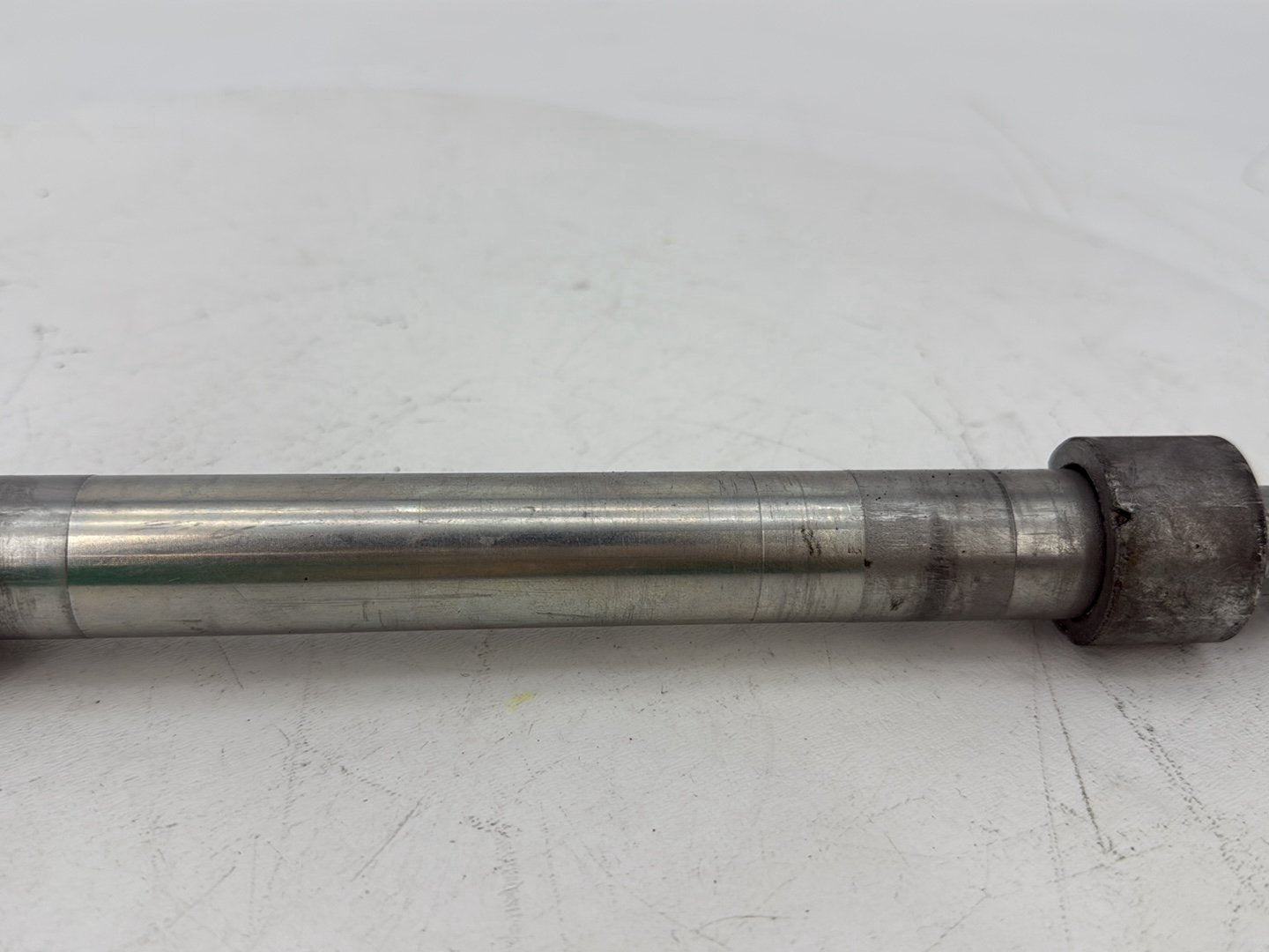 1999 - 2006 Harley-Davidson Touring CVO Screamin Eagle Road King Front Wheel Axle Bolt Shaft 43364-00