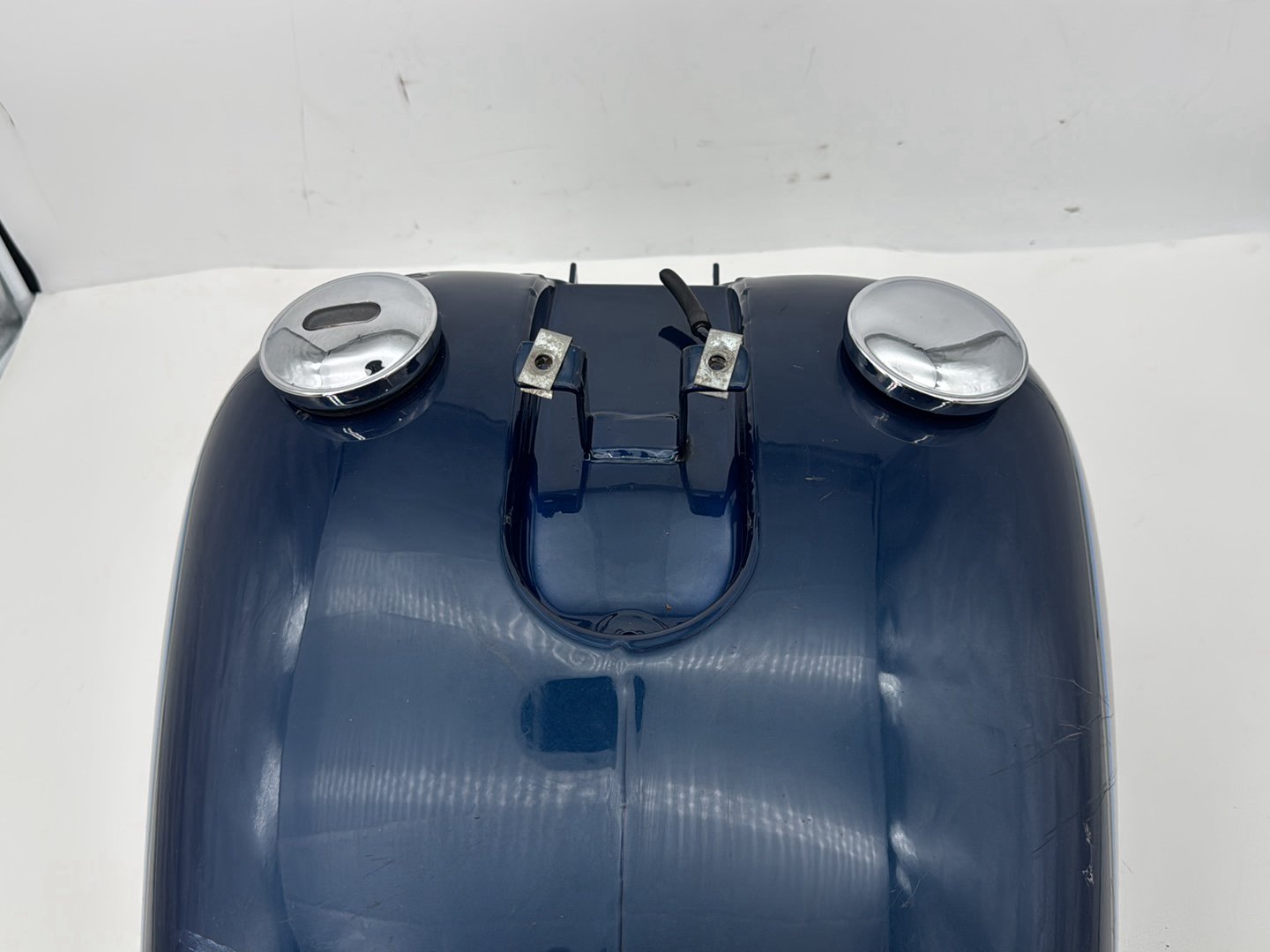 1999 - 2006 Harley-Davidson Dyna Low Rider Fuel Gas Tank Gasoline Reservoir w/ Fuel Tank Gauge Level