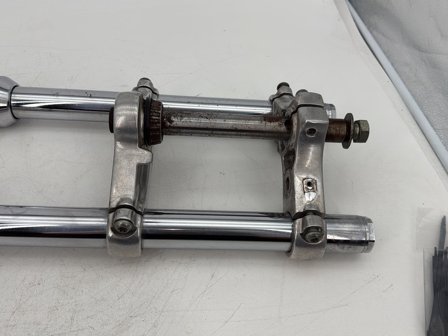 2005 Harley Sportster XL883C 883 Custom OEM Front Triple Tree Set & LH RH Fork Legs Sliders