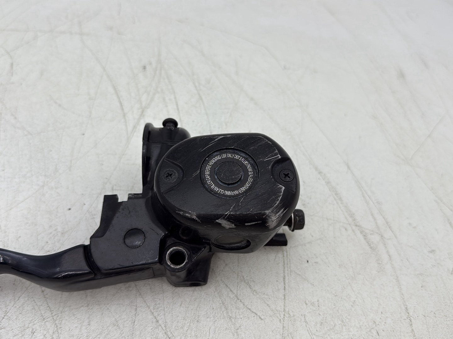 2004 Harley Sportster XL883C 883 Custom OEM Front Right Brake Lever Master Cylinder