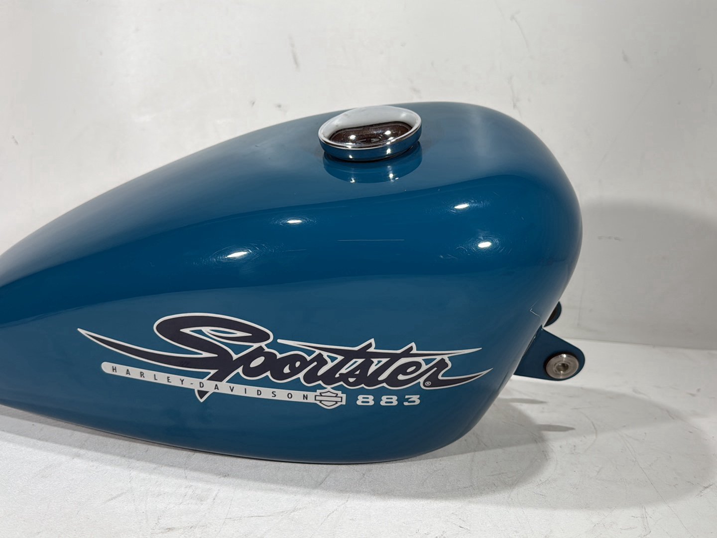 2001 Harley Sportster 883 Hugger XLH883 OEM Fuel Gas Tank Gasoline Reservoir CARB