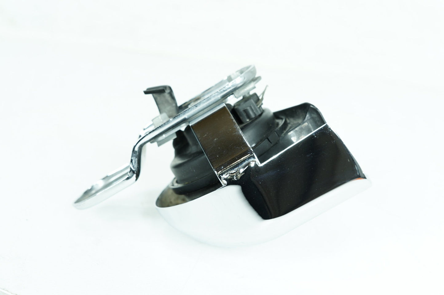 2007 - 2013 Harley-Davidson Touring Electra Glide Ultra Horn Signal Klaxon Chrome Cover 69012-93A